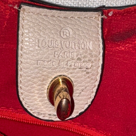 Louis Vuitton Lockme Hobo Handbag - Picture 5 of 6